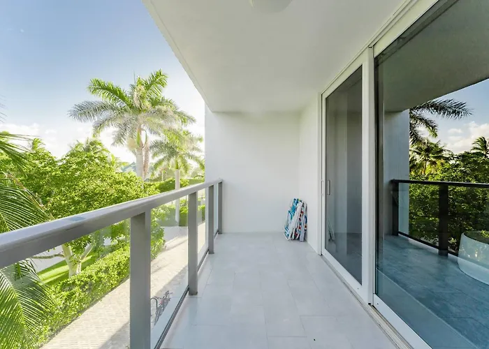 Boca Beachside 2Br 2Ba With Pool And Balcony Steps To Sand